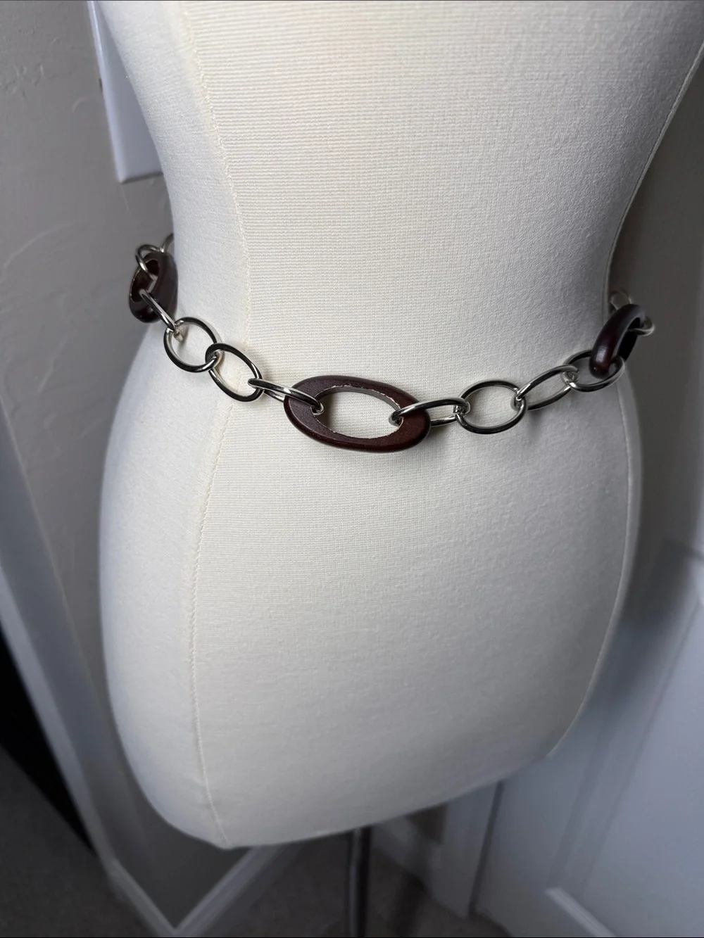 Nine west silver/ chrome and wood links chain belt fully adjustable
